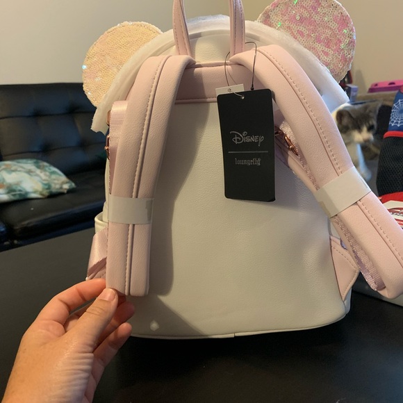 BNWT iridescent sequin Minnie loungefly bag. - Picture 4 of 6